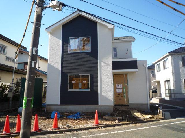 Local appearance photo. Local (12 May 2013) Shooting