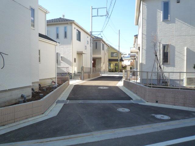 Local photos, including front road. Local (12 May 2013) Shooting