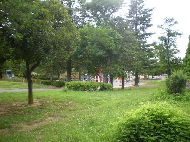 park. 919m until Utsukushigaoka park (park)