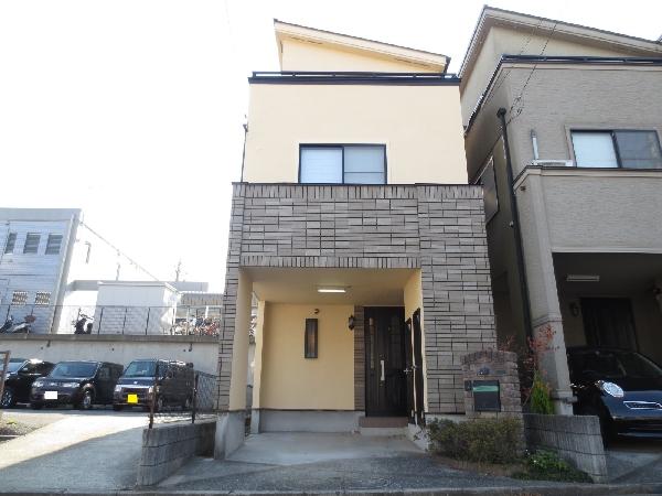 Local appearance photo. A quiet residential area. 