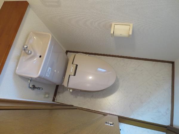 Toilet. Toilet. 