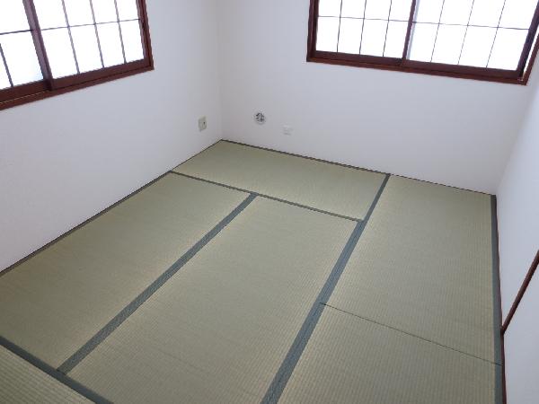Non-living room. Japanese-style room is about 6 Pledge. 