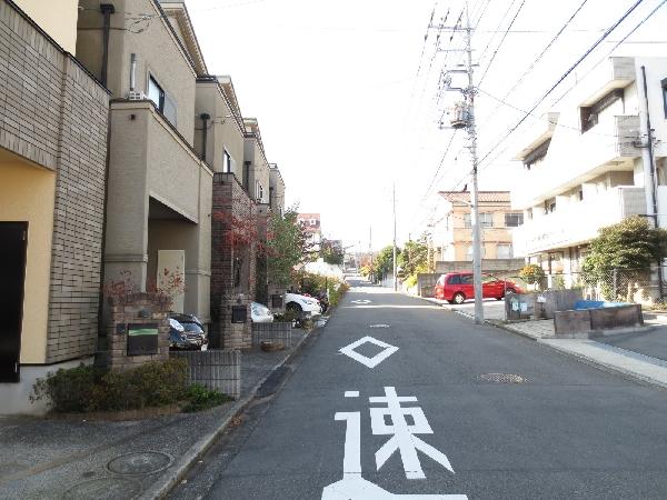 Local photos, including front road. Front is the road (1). 