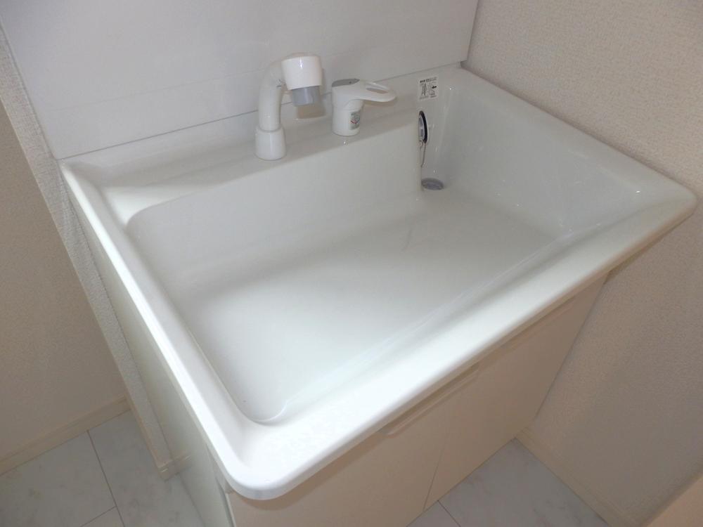 Wash basin, toilet. Same specifications