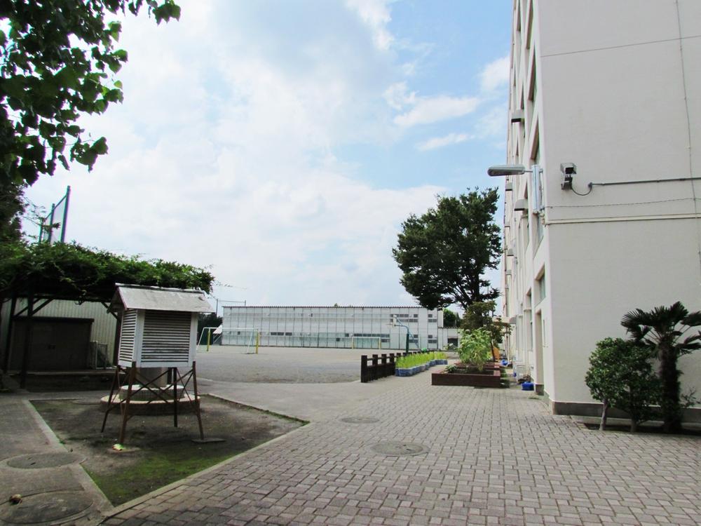 Primary school. 452m to Yokohama Municipal Motoishikawa Elementary School