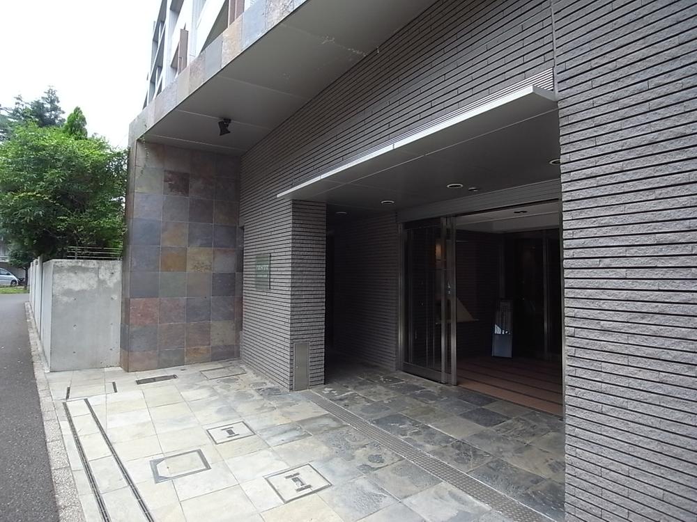 Entrance. Common areas