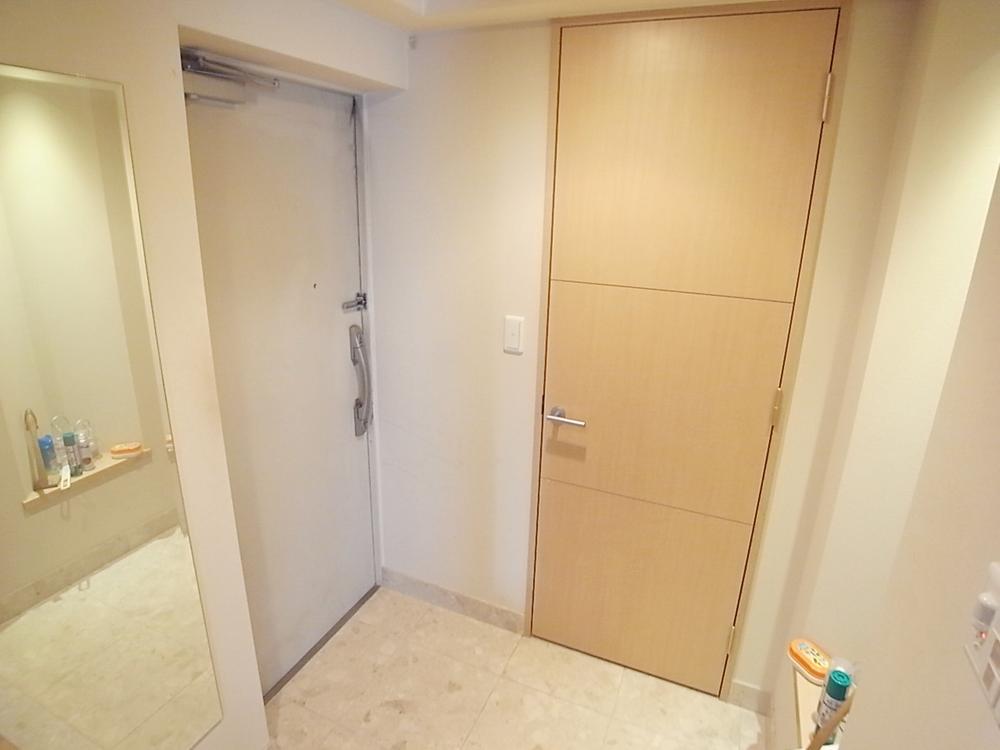 Entrance. Local (July 2013) Shooting