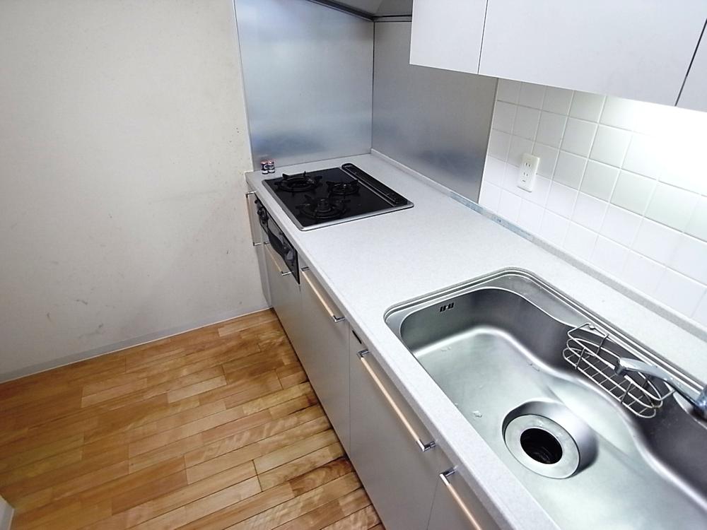 Kitchen. Room (August 2013) Shooting