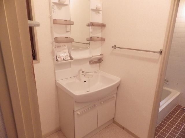 Wash basin, toilet