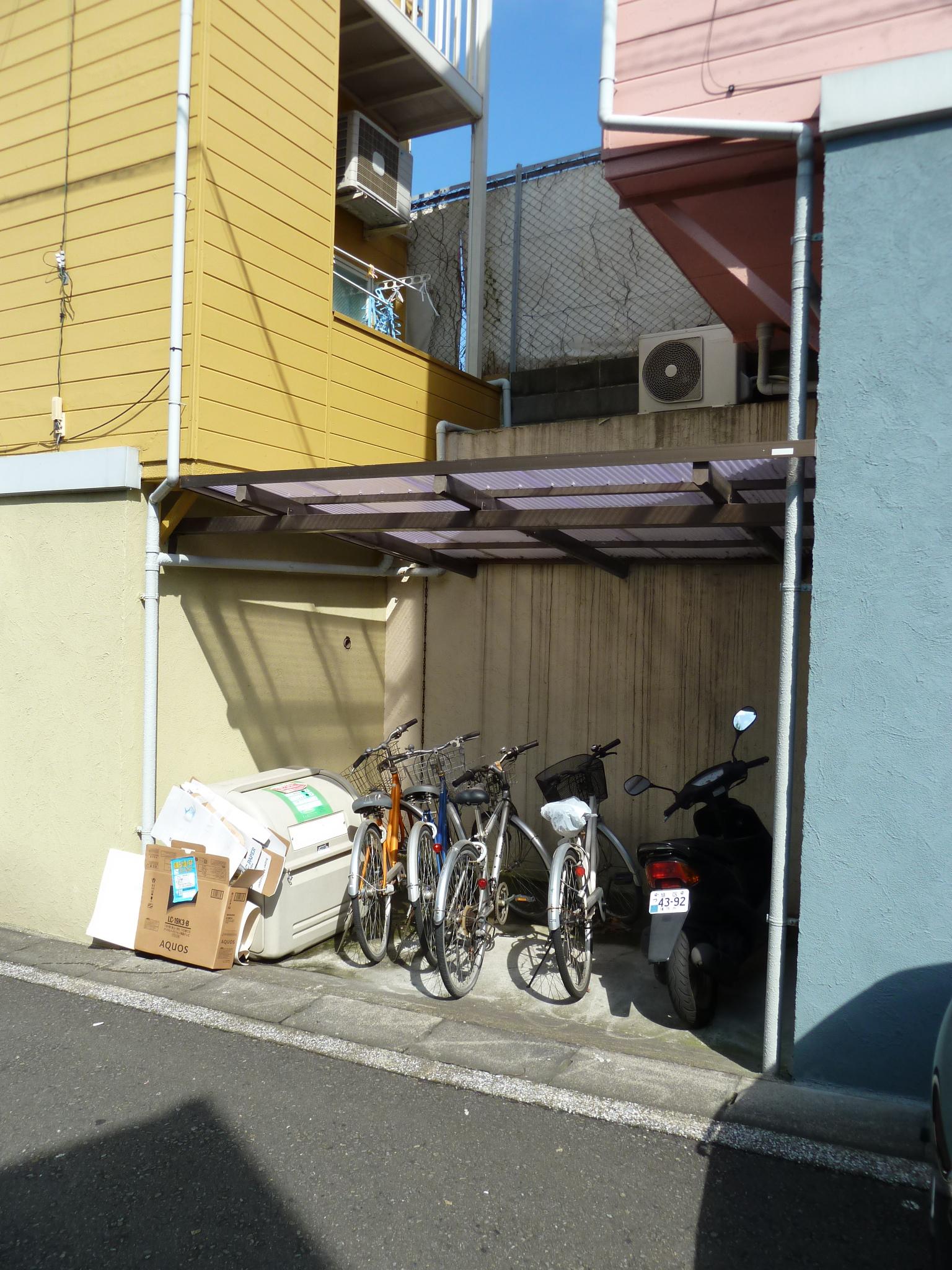 Other common areas. Bicycle-parking space, Garbage dump