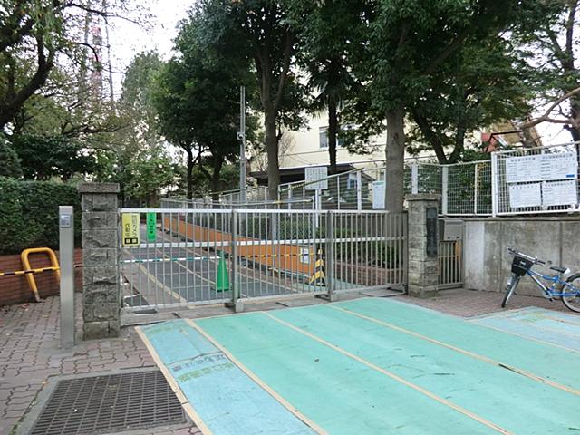 Primary school. 868m to Yokohama Municipal Tsuruke Mine Elementary School