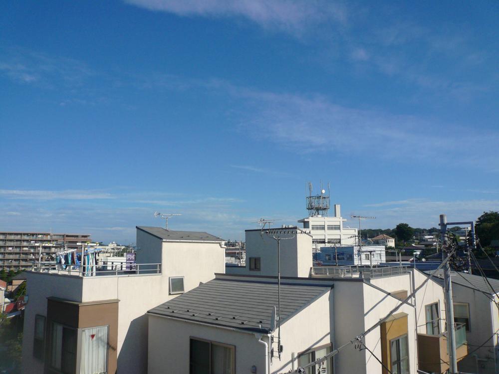 View photos from the dwelling unit. View from the site (August 2013) Shooting