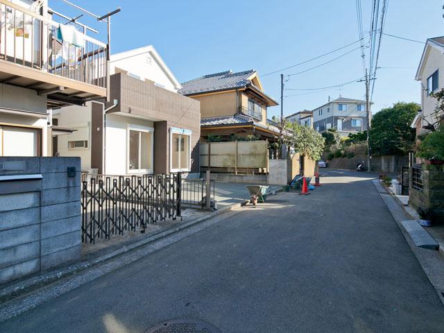 Local photos, including front road. Local (11 May 2013) Shooting