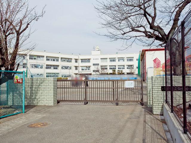 Primary school. 748m to Yokohama Municipal Shirane Elementary School