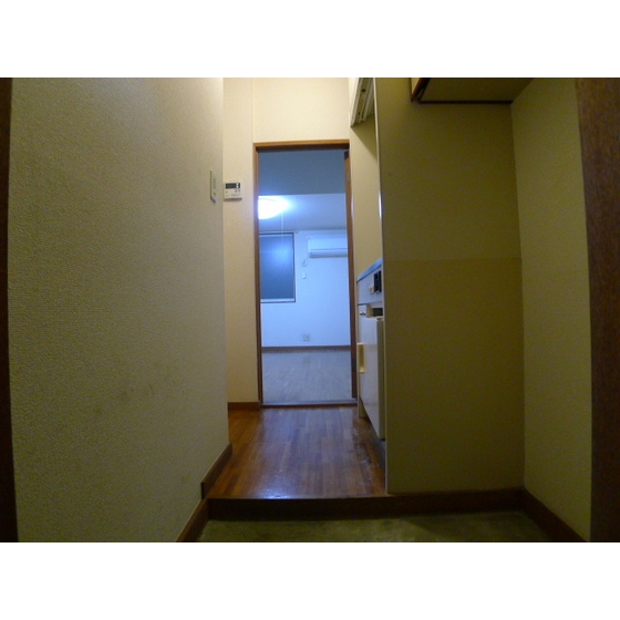 Entrance. I can not see the room from the front door if Shimere the door.