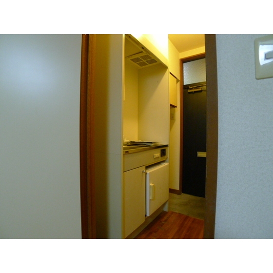 Kitchen. Is a kitchen that has been summarized in the compact.