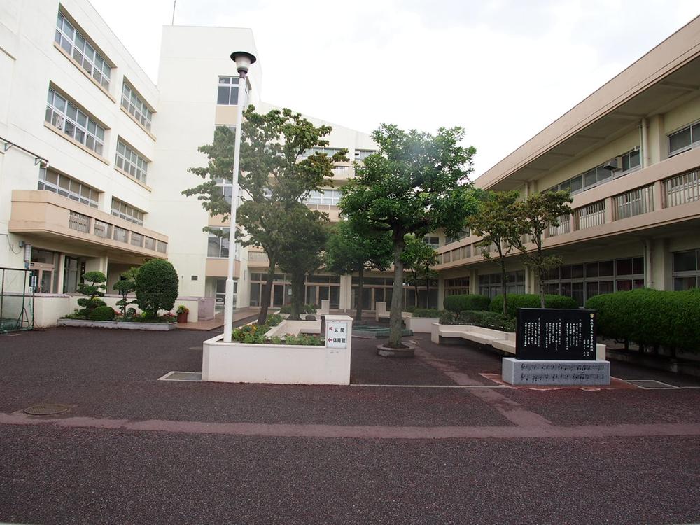 Junior high school. 1463m to Yokohama Municipal Nishitani junior high school