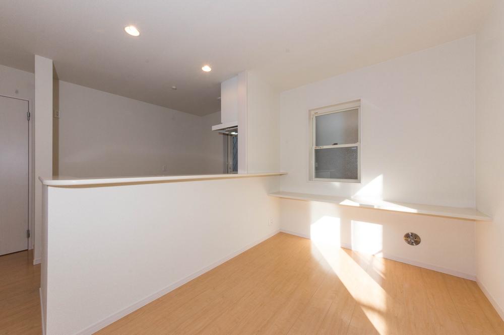 Kitchen. Highly functional face-to-face kitchen