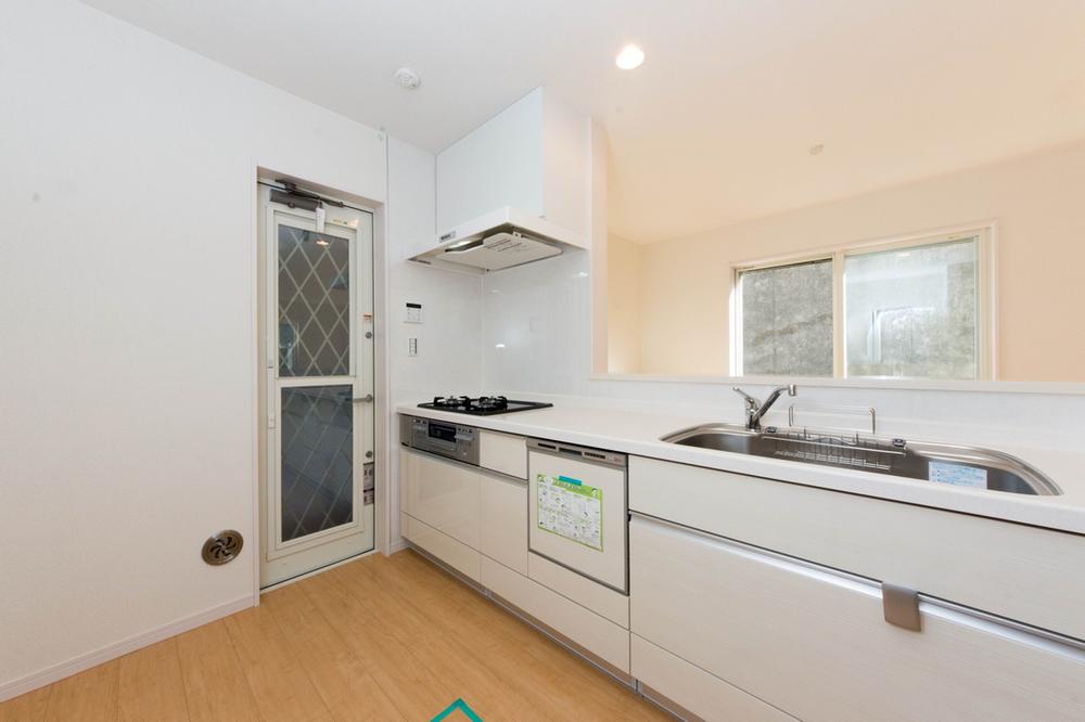 Kitchen. Dishwasher dryer