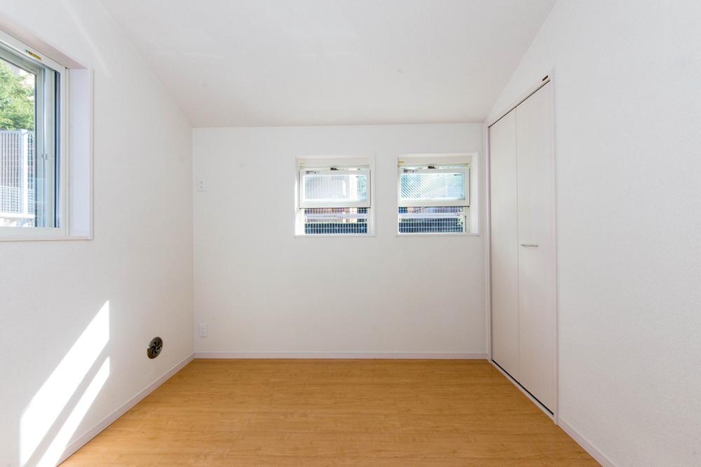 Non-living room. Bright living room with two-sided lighting