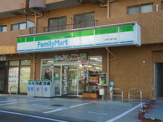 Convenience store. 975m to Family Mart (convenience store)