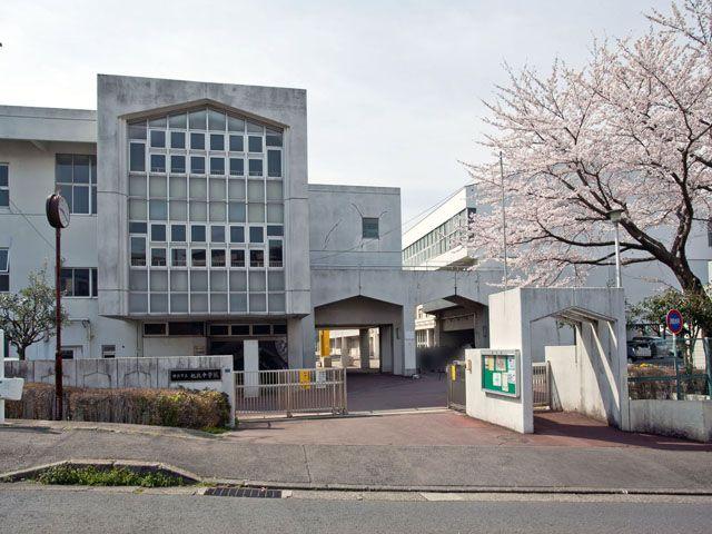 Junior high school. 1420m to Yokohama Municipal Asahikita junior high school