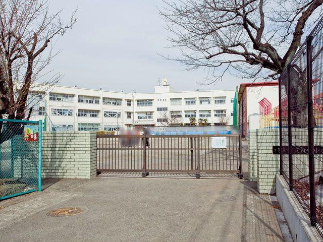 Primary school. 710m to Yokohama Municipal Shirane Elementary School
