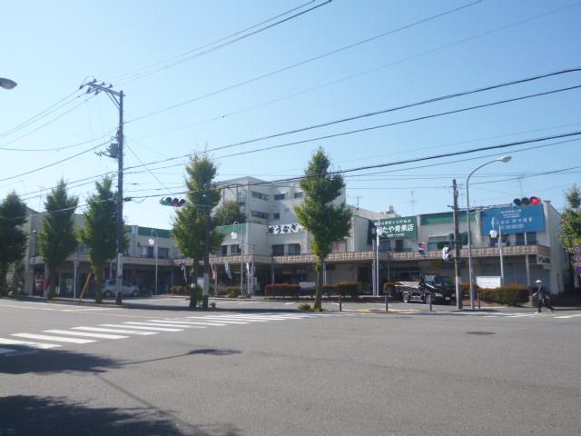 Shopping centre. 120m to the park shop shopping street