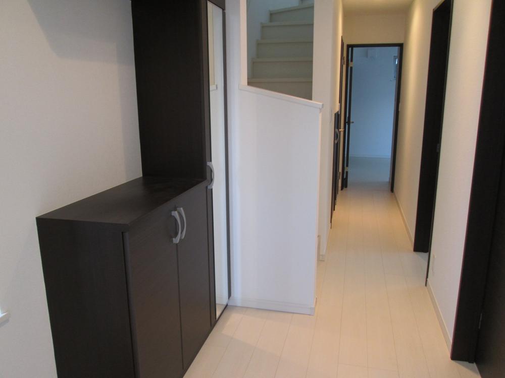 Entrance. Local (12 May 2013) Shooting