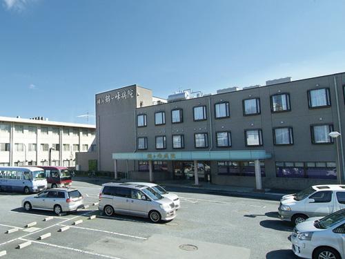 Hospital. Yokohama Tsurugamine hospital / 380m until the emergency support