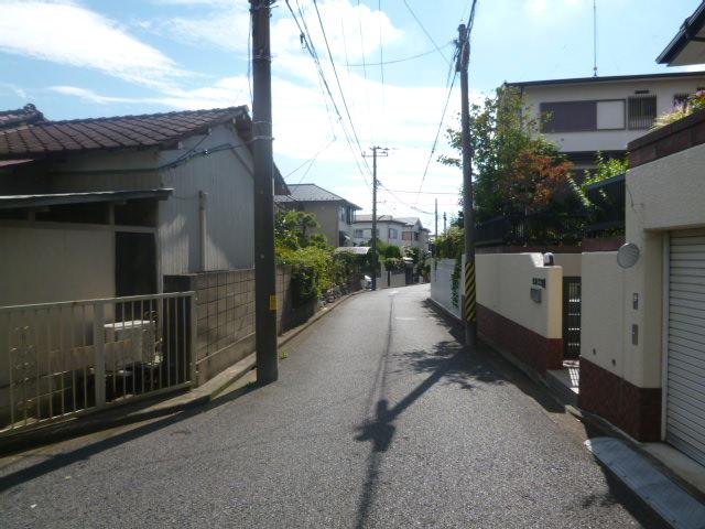 Local photos, including front road. Local (10 May 2012) shooting