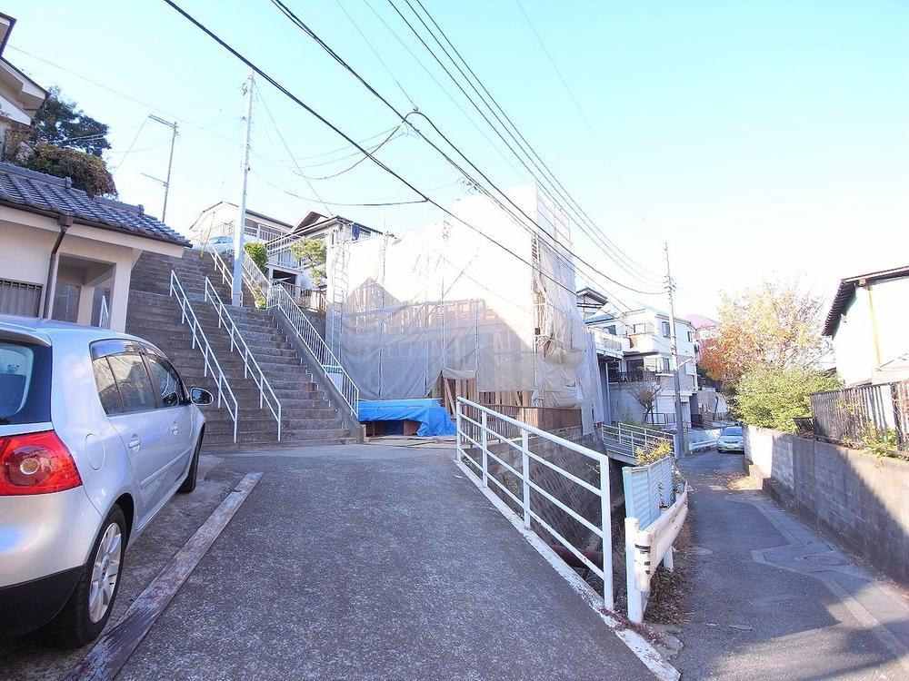 Local photos, including front road. Good per sun on adjacent land passage! Roof balcony, Open feeling there. Local (11 May 2013) Shooting
