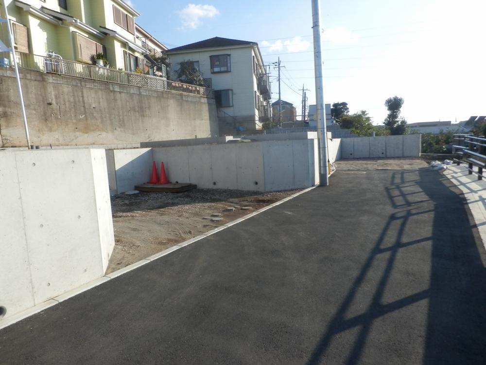 Local photos, including front road. Local (11 May 2013) Shooting