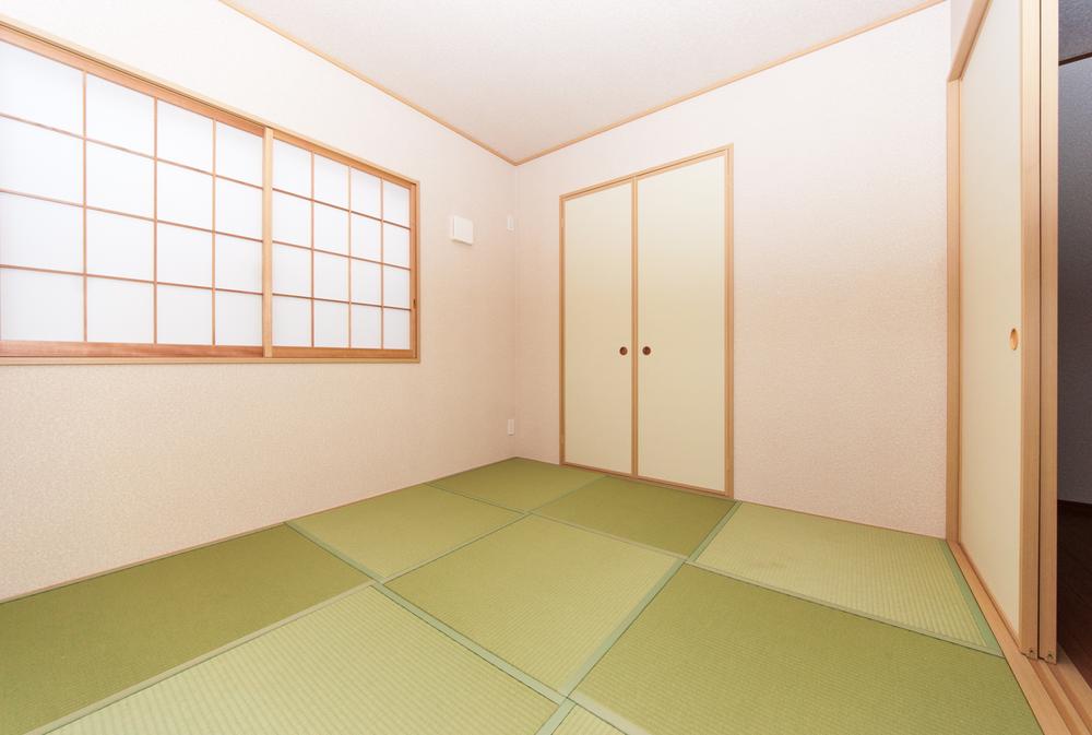 Non-living room. Japanese-style room to relax on the tatami (1 Building)