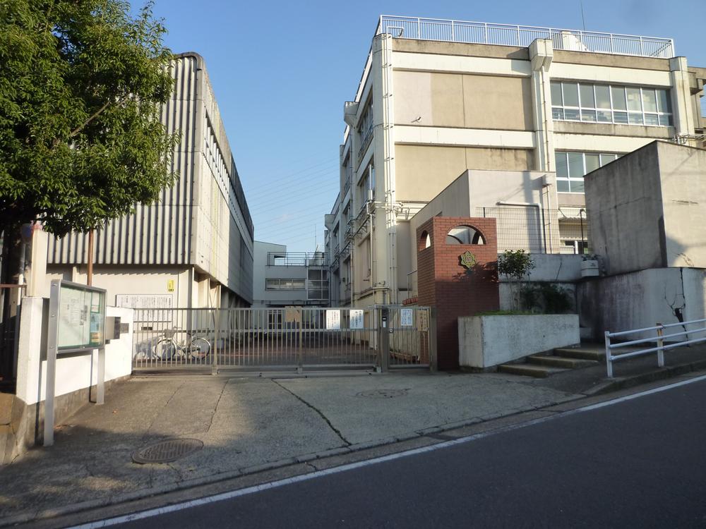 Primary school. 450m to Nakao elementary school