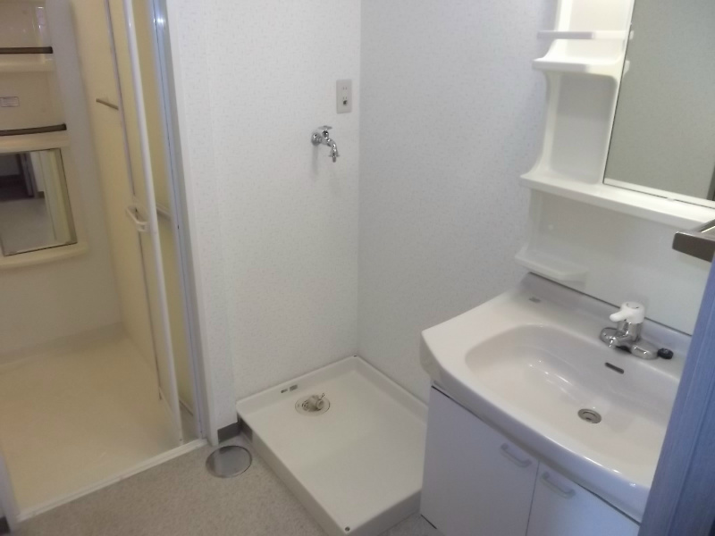 Washroom. Washroom ・ Laundry Area