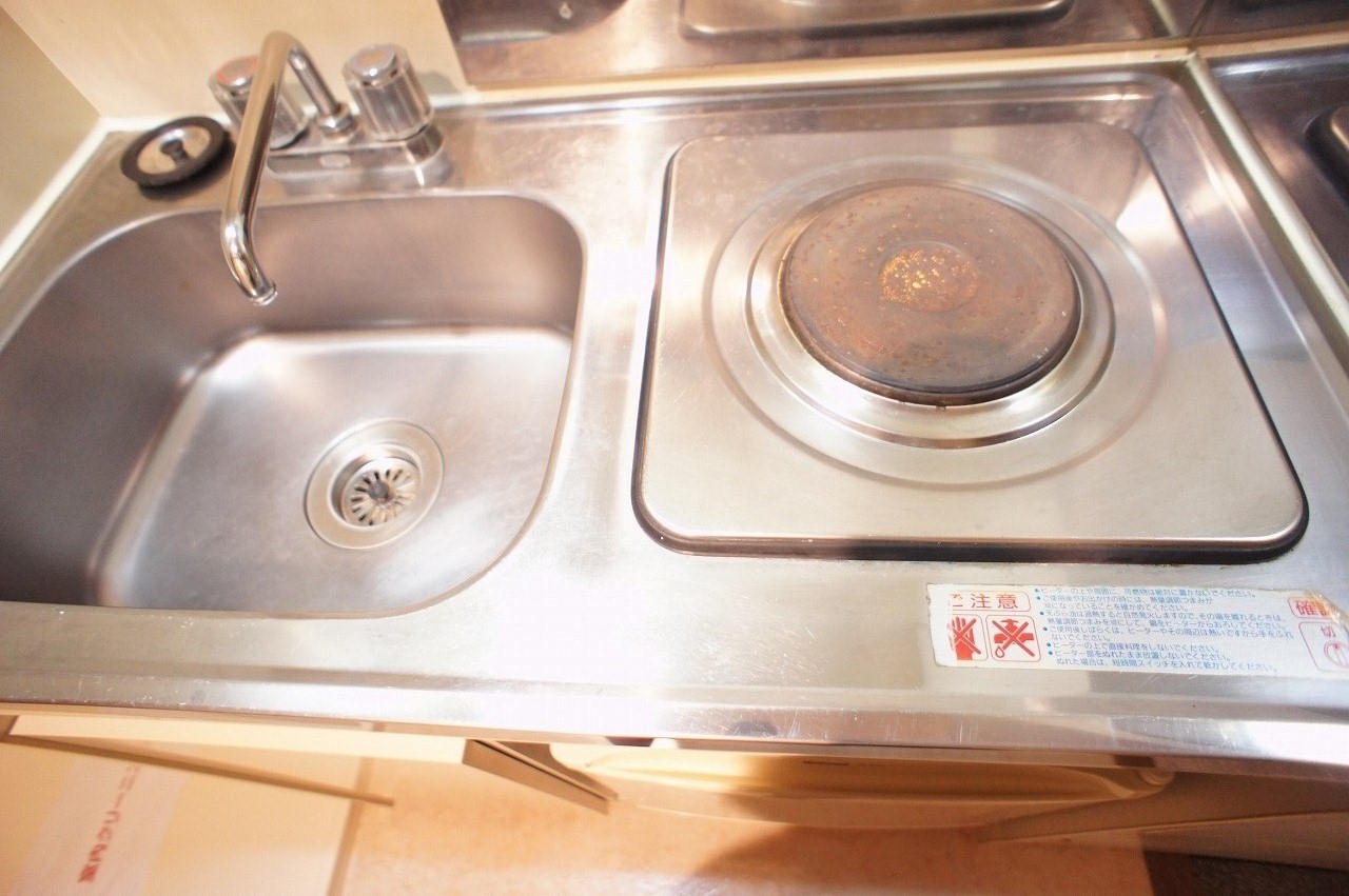 Kitchen. Electric stove 1-neck with ☆