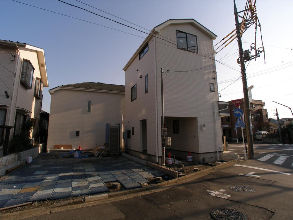Local appearance photo. South Makigahara walk 7 minutes! Front road widely parking a breeze newly built single-family is 29,800,000 yen ~ !