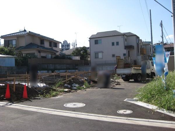 Local photos, including front road. Local (September 2013) Shooting. Building 3 ・ 4 Building.