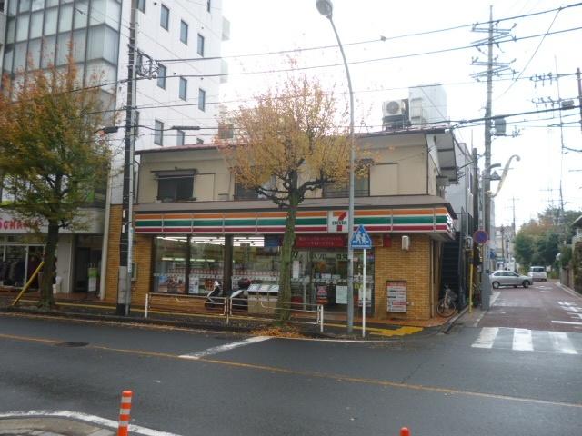 Other local. Walk to the Seven-Eleven 1 minute