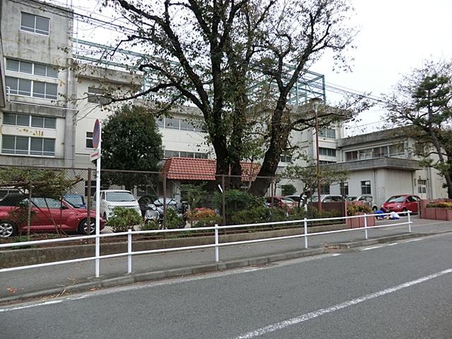 Junior high school. 781m to Yokohama Municipal Makigahara junior high school