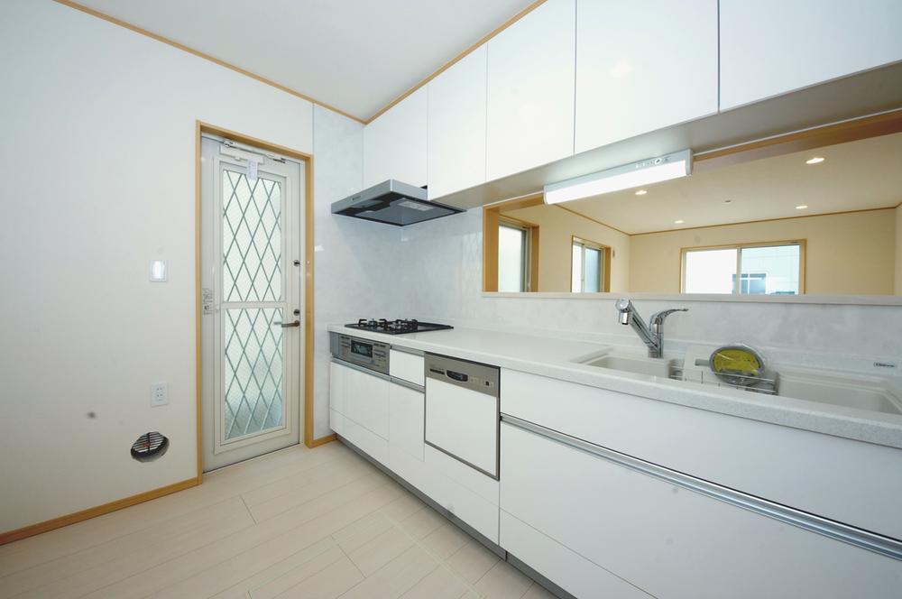 Kitchen. Excellent system kitchen in functionality ・ ・ Dishwasher