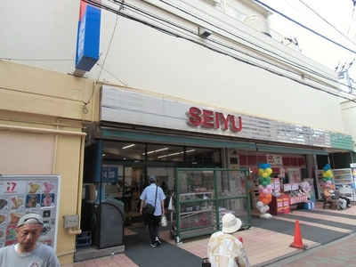 Supermarket. Seiyu to (super) 760m