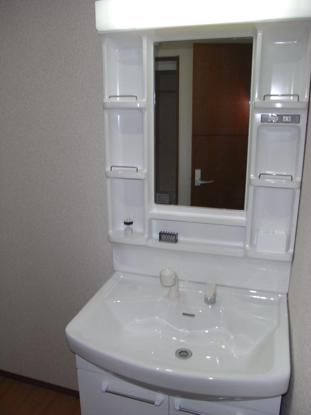 Wash basin, toilet. Indoor (December 6, 2013) Shooting