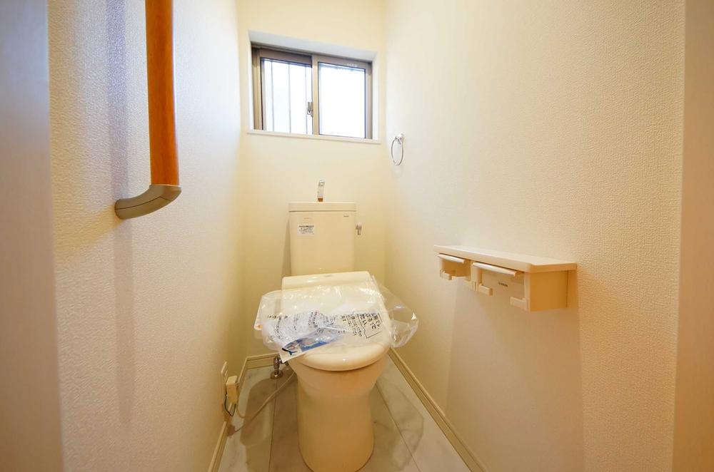 Toilet. Indoor (12 May 2013) Shooting, The first floor toilet with bidet.