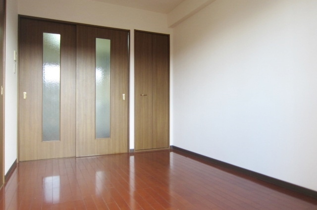 Living and room. Sale rental apartments!