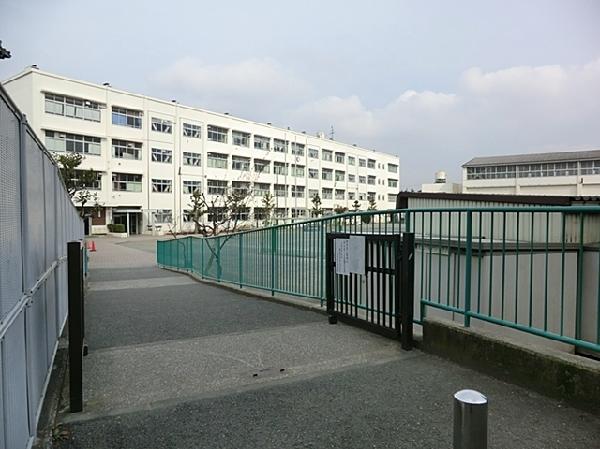 Primary school. 550m to Yokohama Municipal Sasanodai Elementary School
