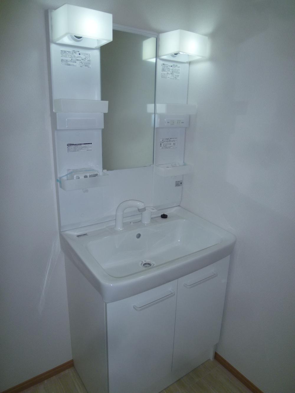 Wash basin, toilet. Indoor (December 27, 2013) Shooting