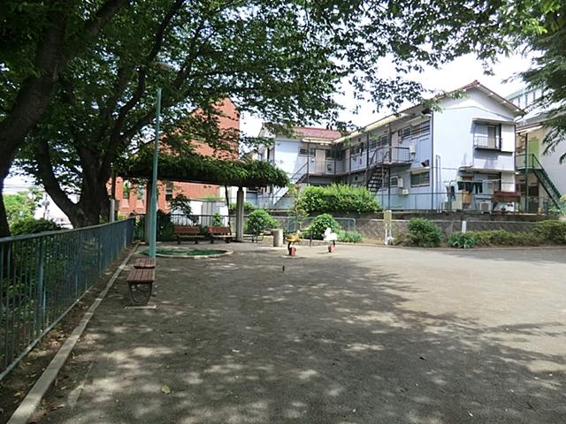 park. Despite 100m Station near to Nakakibogaoka first park, Also nearby park, It is also easily go out of the child! !
