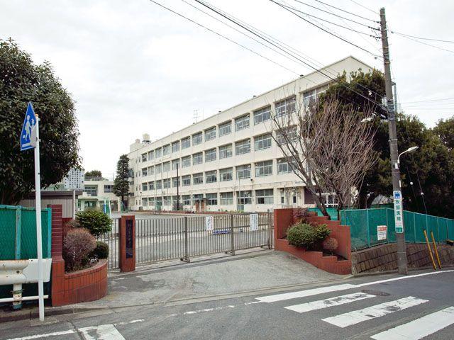 Primary school. 340m to Yokohama Municipal Nakazawa Elementary School